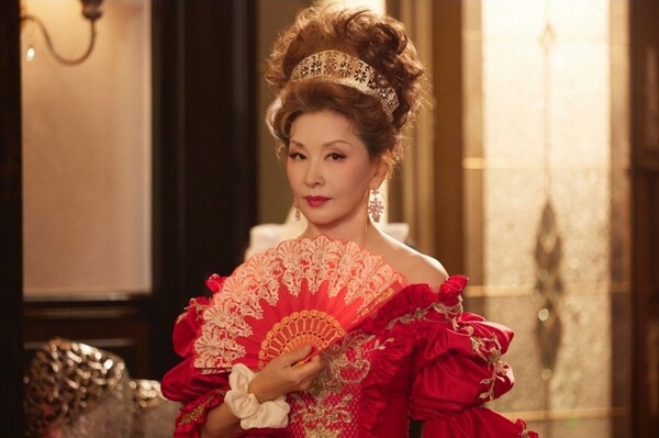 노란 수영복에 섹시한 몸매 어필하는 존예 처자