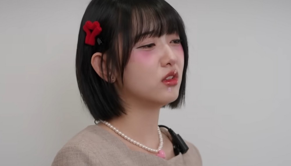 노란 수영복에 섹시한 몸매 어필하는 존예 처자