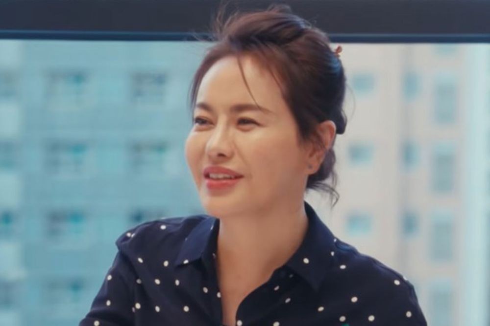 노란 수영복에 섹시한 몸매 어필하는 존예 처자