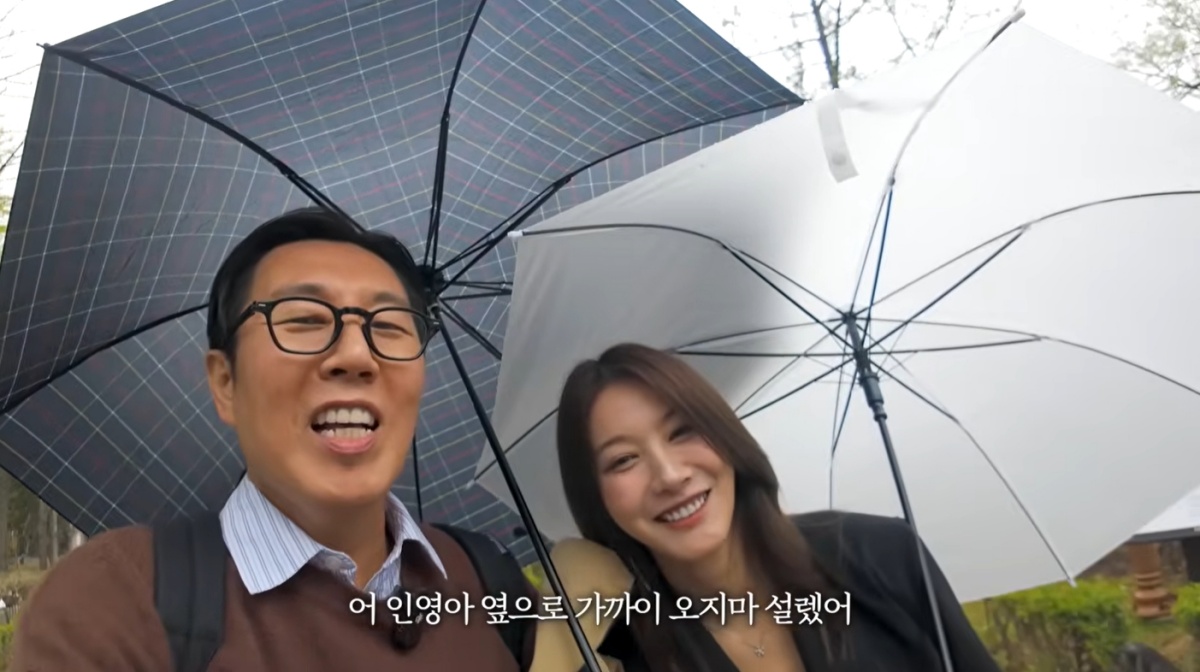 노란 수영복에 섹시한 몸매 어필하는 존예 처자