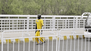 지난 18일 중국 베이징에서 휴머노이드 로봇 하프마라톤 대회 예선이 열리고 있다. (영상=이좡경제기술개발구)