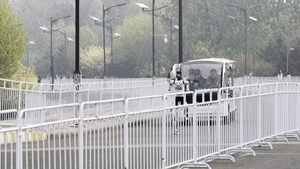 지난 18일 중국 베이징에서 휴머노이드 로봇 하프마라톤 대회 예선이 열리고 있다. (영상=이좡경제기술개발구)