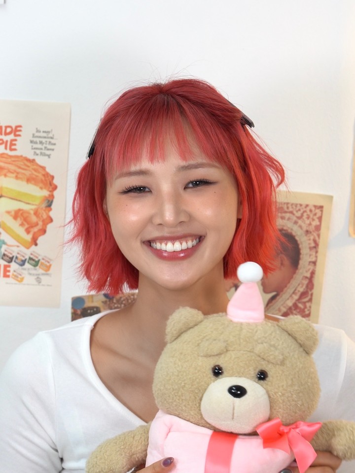 노란 수영복에 섹시한 몸매 어필하는 존예 처자