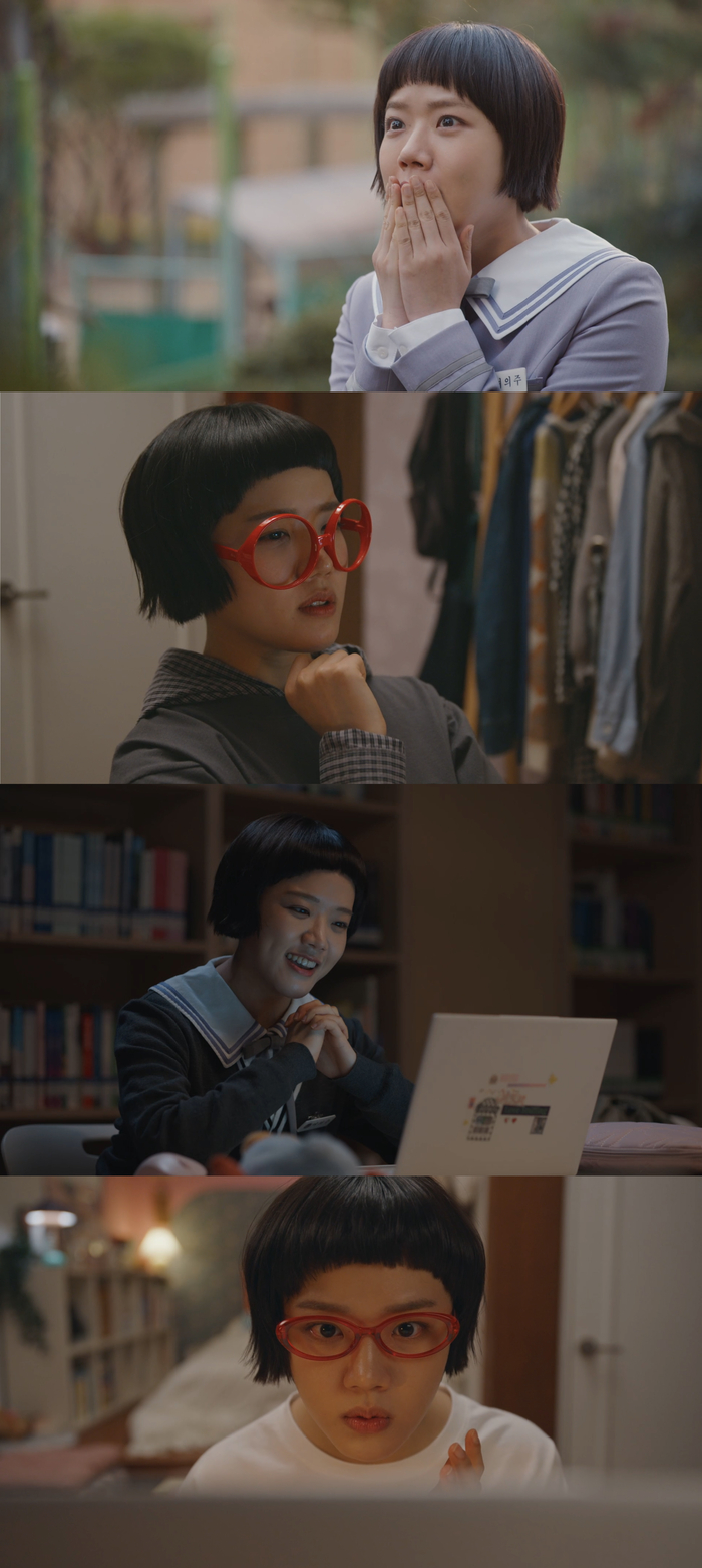 노란 수영복에 섹시한 몸매 어필하는 존예 처자