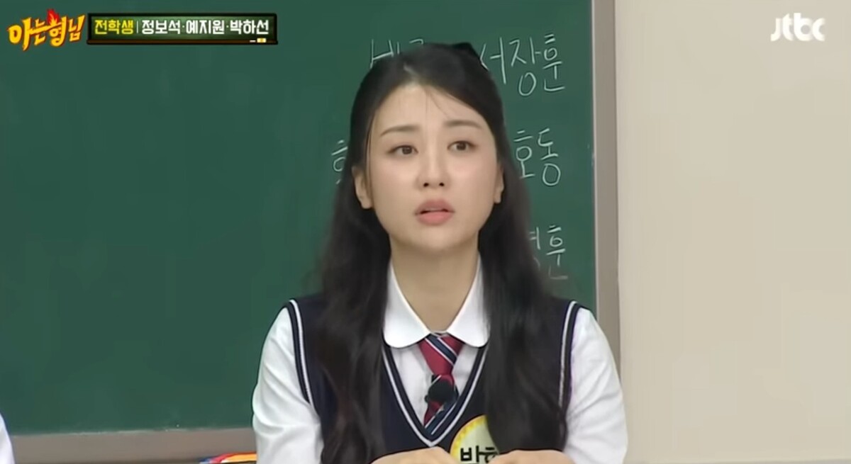 노란 수영복에 섹시한 몸매 어필하는 존예 처자
