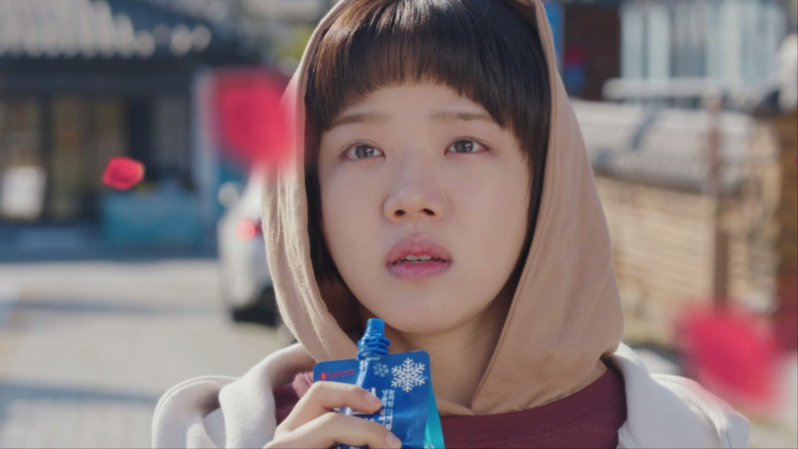 노란 수영복에 섹시한 몸매 어필하는 존예 처자