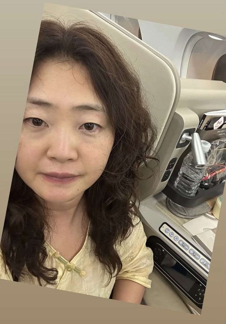 노란 수영복에 섹시한 몸매 어필하는 존예 처자