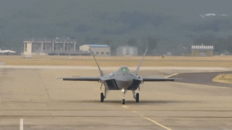 KF-21 ‘보라매’의 양산 1호기 출고식.  출처=KTV