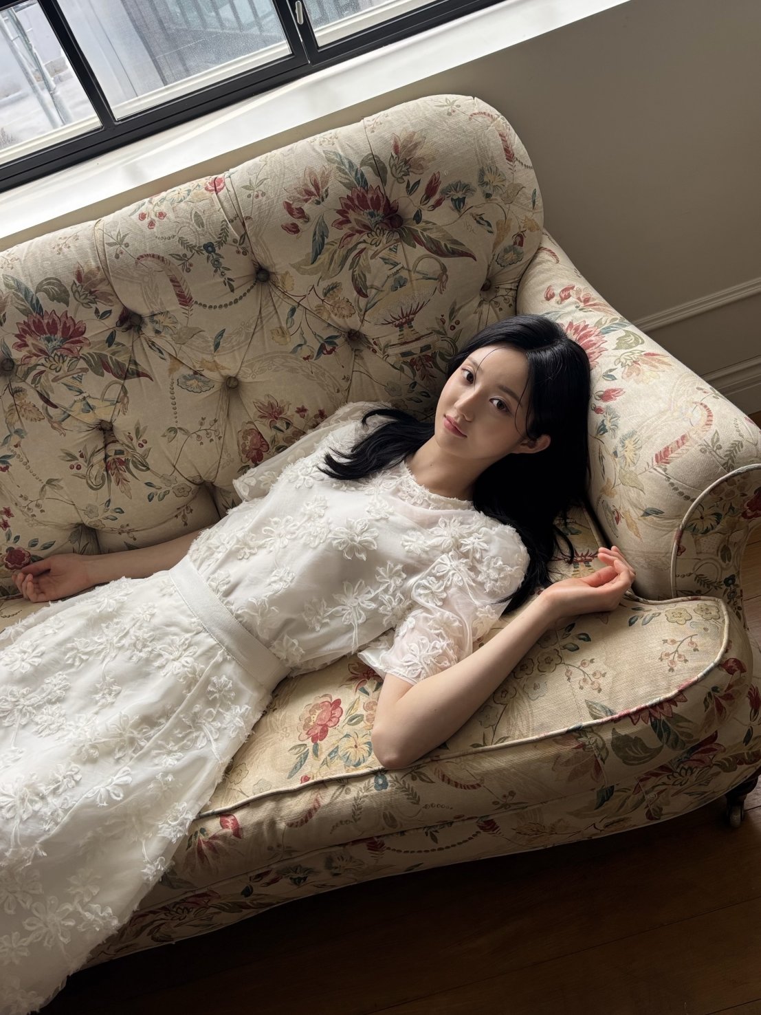 노란 수영복에 섹시한 몸매 어필하는 존예 처자
