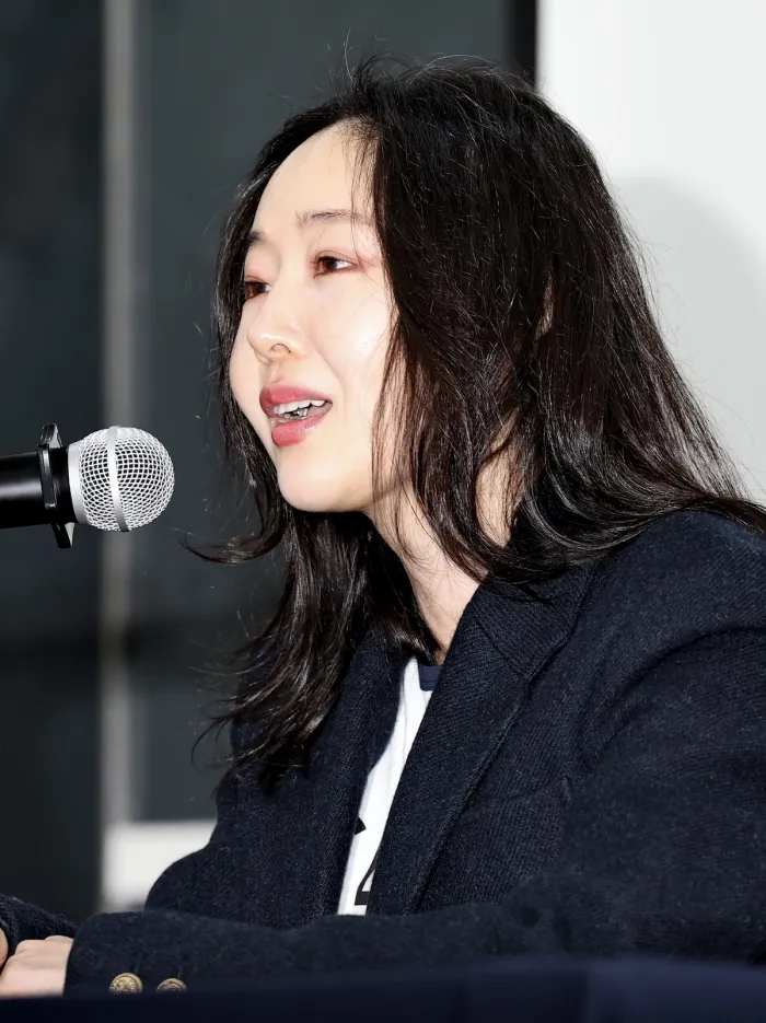 노란 수영복에 섹시한 몸매 어필하는 존예 처자