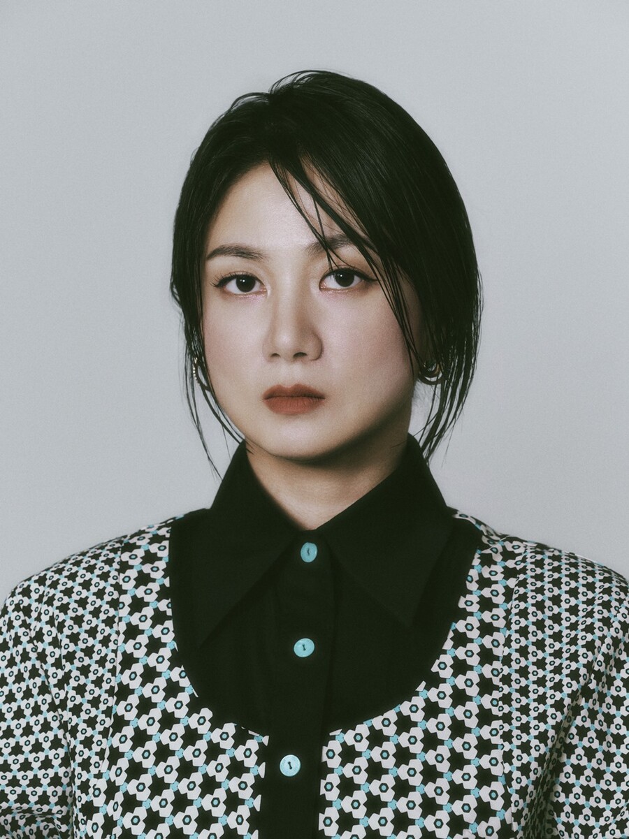 노란 수영복에 섹시한 몸매 어필하는 존예 처자