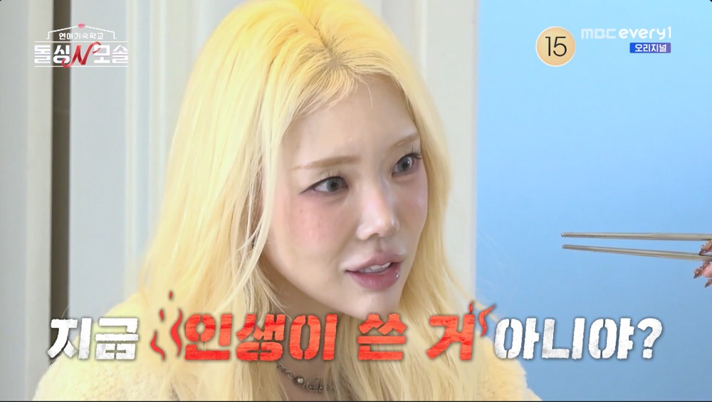 노란 수영복에 섹시한 몸매 어필하는 존예 처자