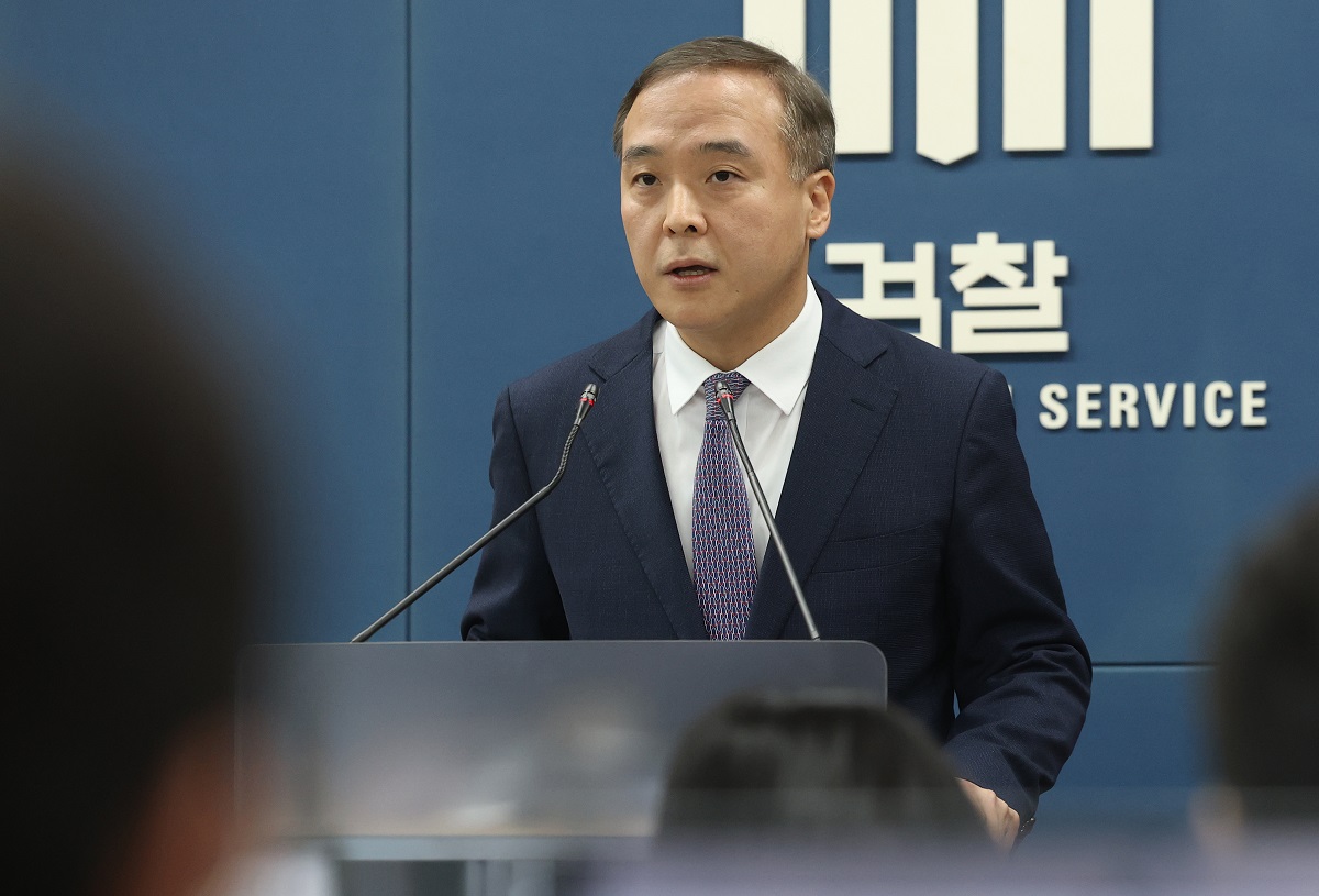‘15억 뇌물 혐의’ 공무원 3억 만 부분기소, 왜?…‘보완수사권’ 놓고 검찰-공수처 책임 공방