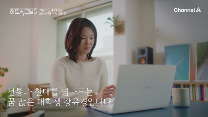 노란 수영복에 섹시한 몸매 어필하는 존예 처자