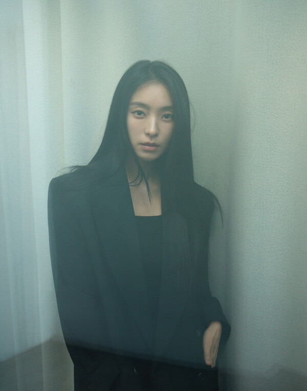 노란 수영복에 섹시한 몸매 어필하는 존예 처자