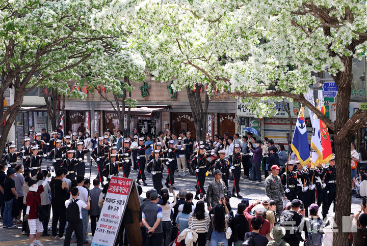 2026 이순신 축제 해군 의장대 퍼레이드