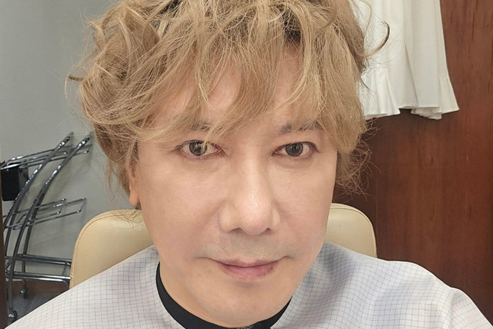 노란 수영복에 섹시한 몸매 어필하는 존예 처자