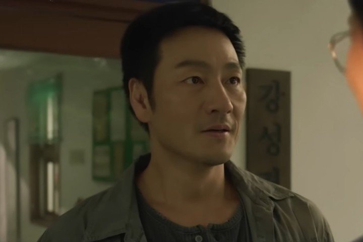 노란 수영복에 섹시한 몸매 어필하는 존예 처자