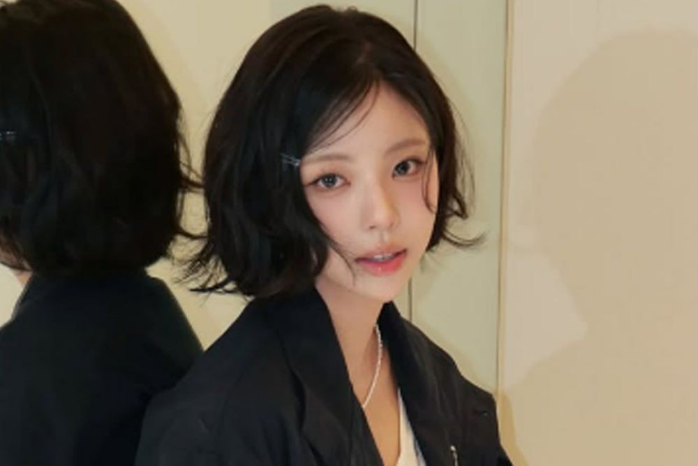 노란 수영복에 섹시한 몸매 어필하는 존예 처자