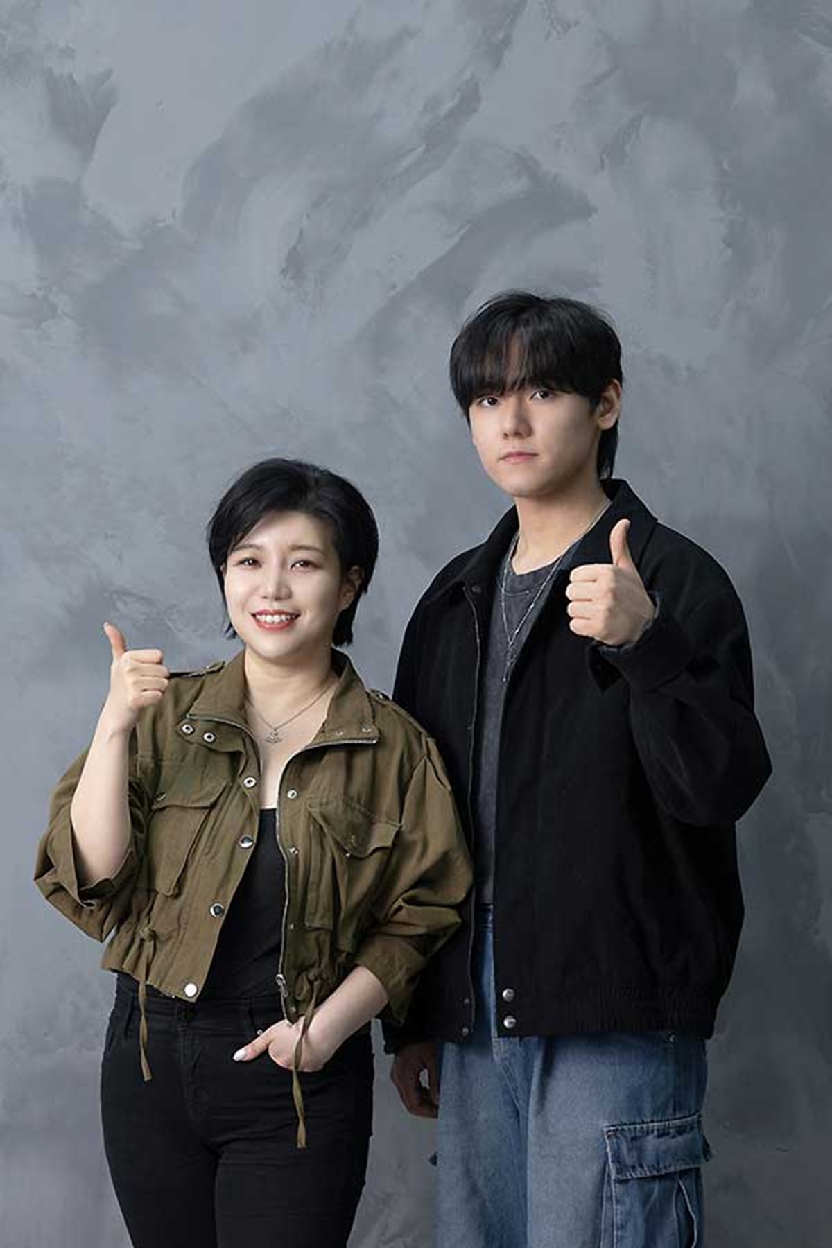 노란 수영복에 섹시한 몸매 어필하는 존예 처자