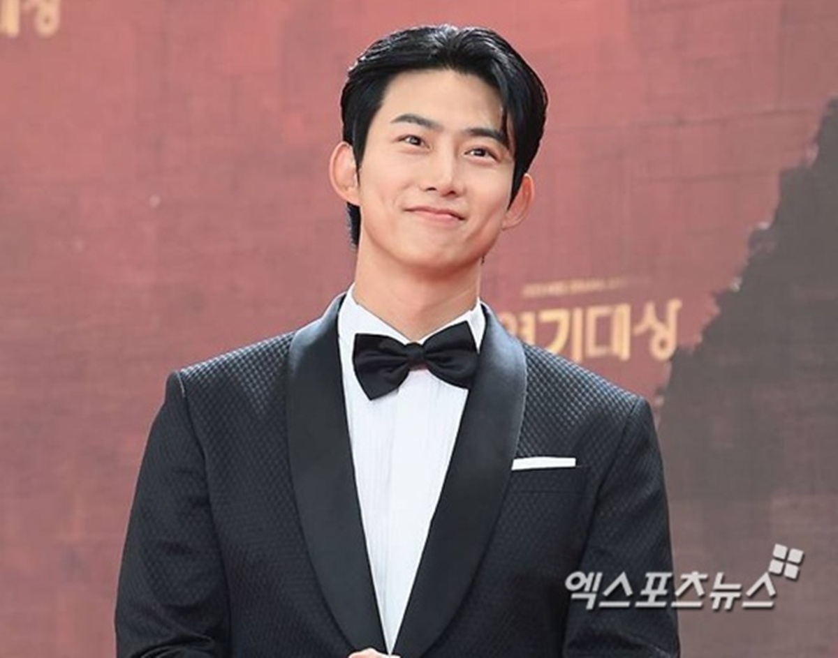 노란 수영복에 섹시한 몸매 어필하는 존예 처자