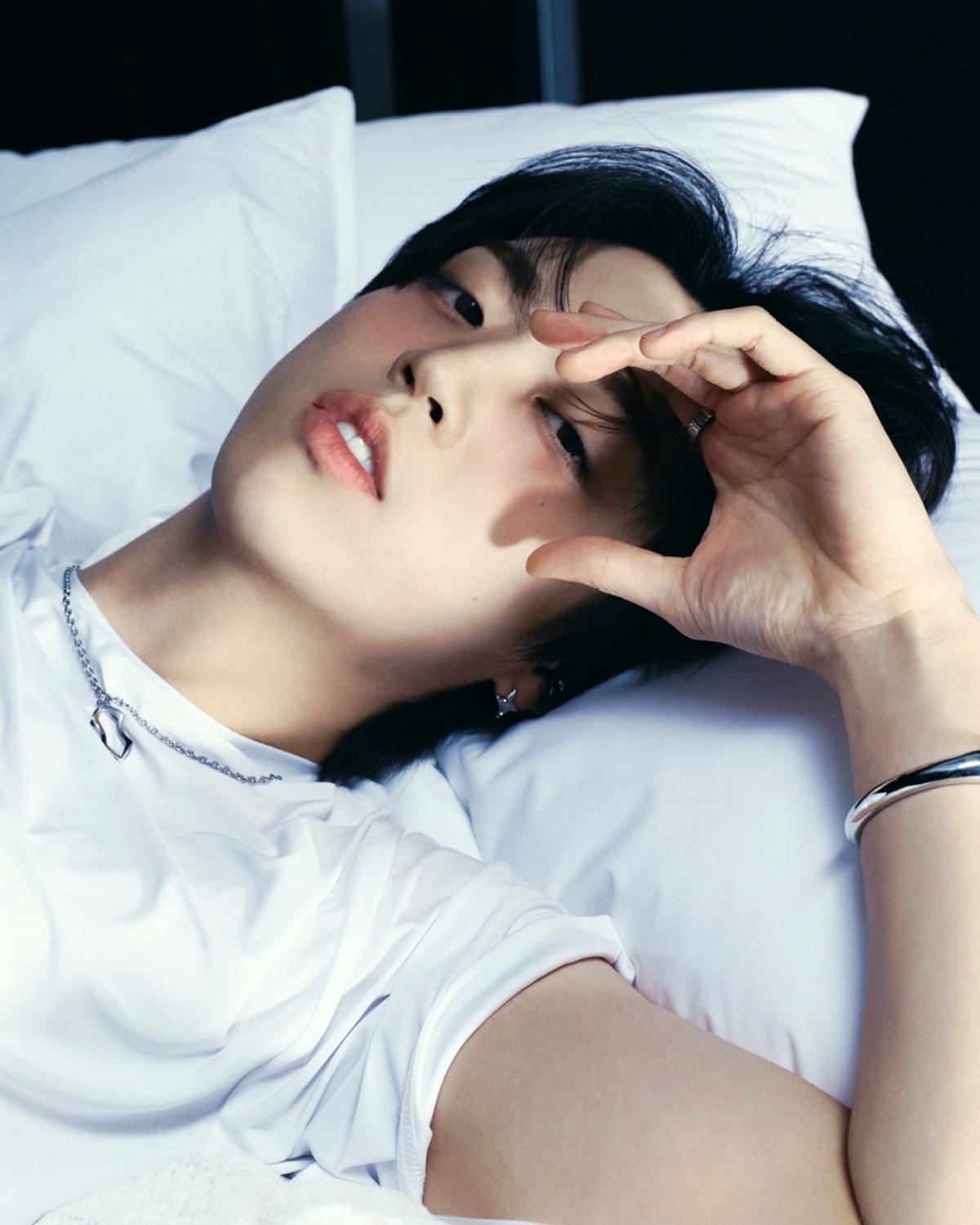 노란 수영복에 섹시한 몸매 어필하는 존예 처자
