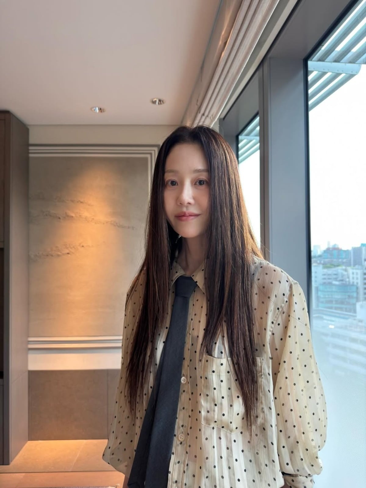 노란 수영복에 섹시한 몸매 어필하는 존예 처자