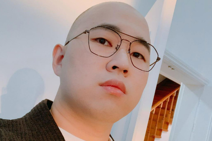 노란 수영복에 섹시한 몸매 어필하는 존예 처자