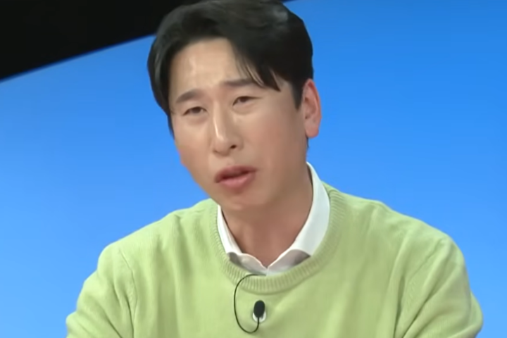 노란 수영복에 섹시한 몸매 어필하는 존예 처자