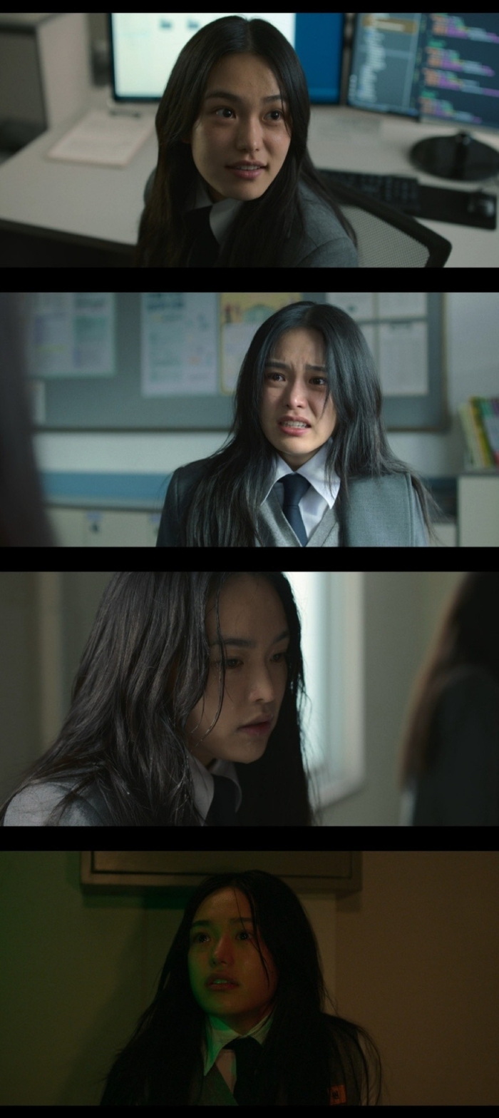 노란 수영복에 섹시한 몸매 어필하는 존예 처자