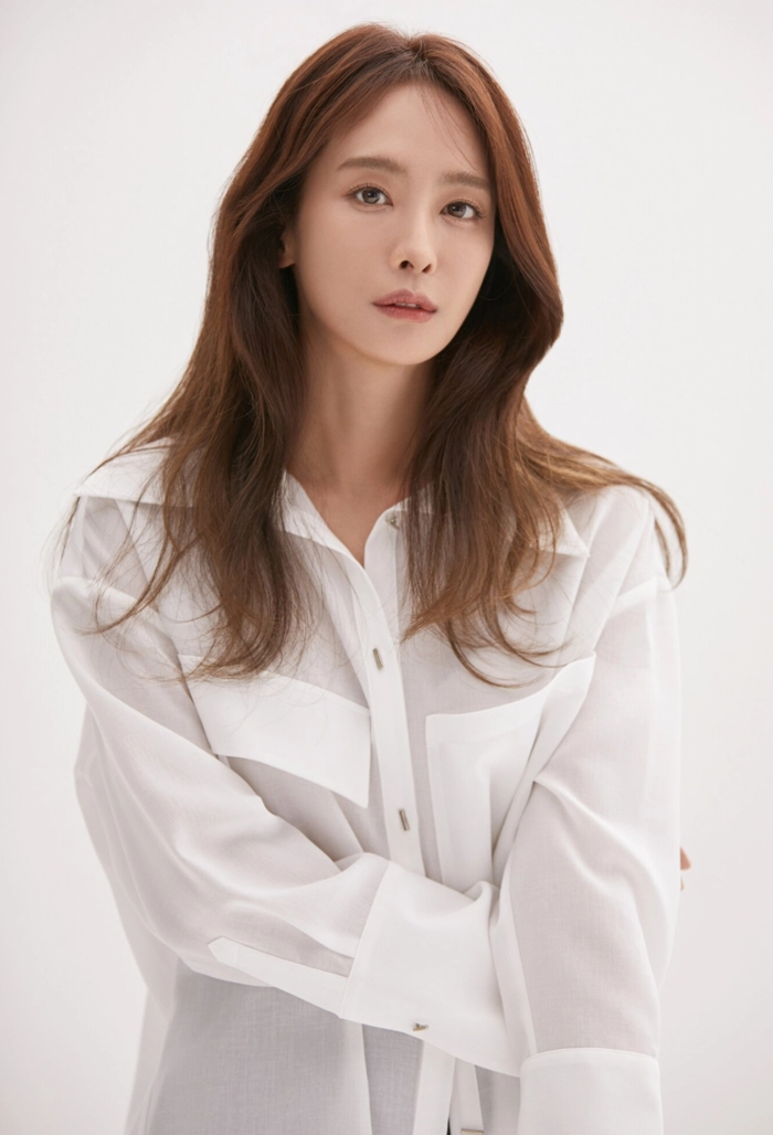 노란 수영복에 섹시한 몸매 어필하는 존예 처자