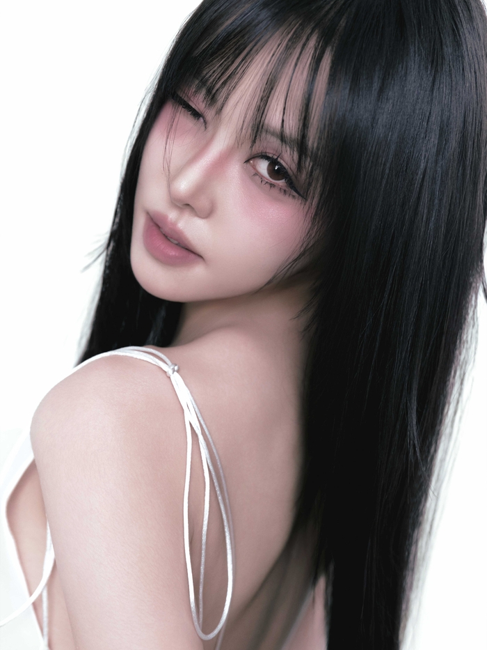 노란 수영복에 섹시한 몸매 어필하는 존예 처자