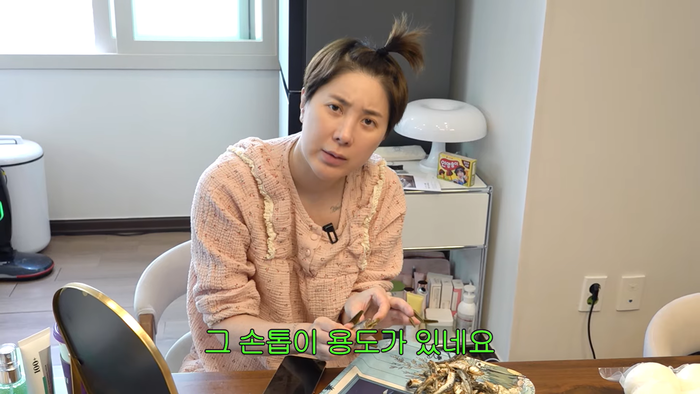 노란 수영복에 섹시한 몸매 어필하는 존예 처자