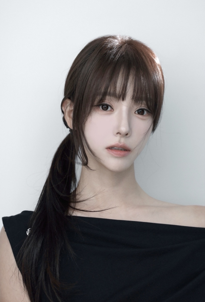 노란 수영복에 섹시한 몸매 어필하는 존예 처자