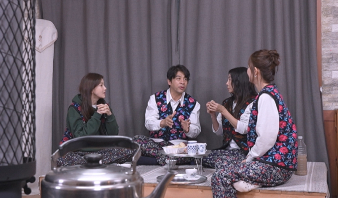노란 수영복에 섹시한 몸매 어필하는 존예 처자
