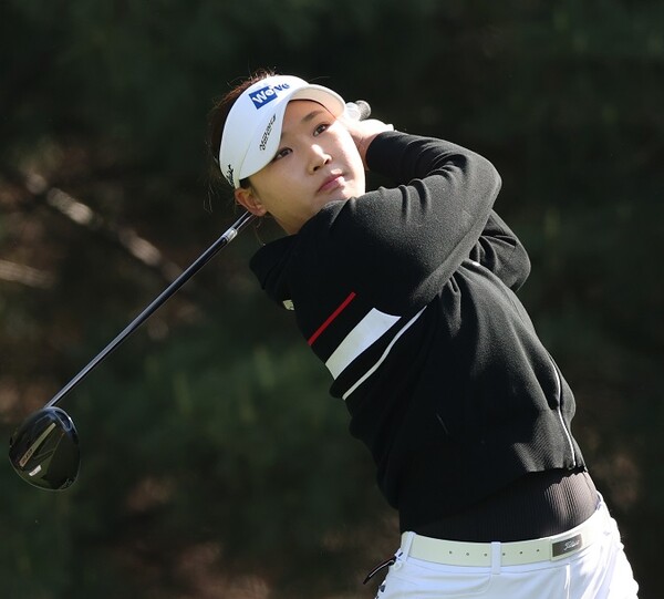 김민솔 골프 드라이버 샷