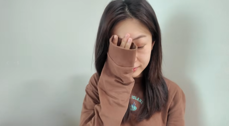 노란 수영복에 섹시한 몸매 어필하는 존예 처자