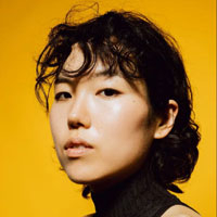 노란 수영복에 섹시한 몸매 어필하는 존예 처자