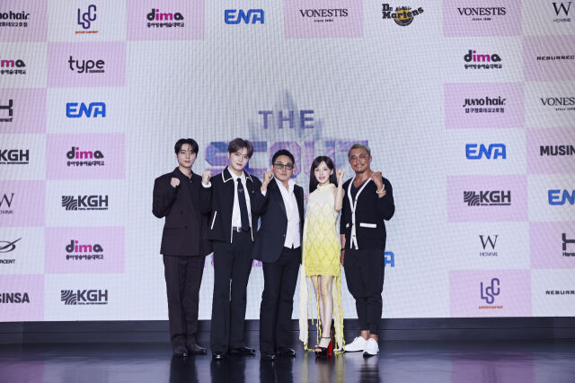 노란 수영복에 섹시한 몸매 어필하는 존예 처자