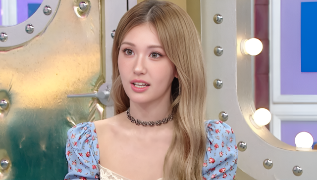 노란 수영복에 섹시한 몸매 어필하는 존예 처자