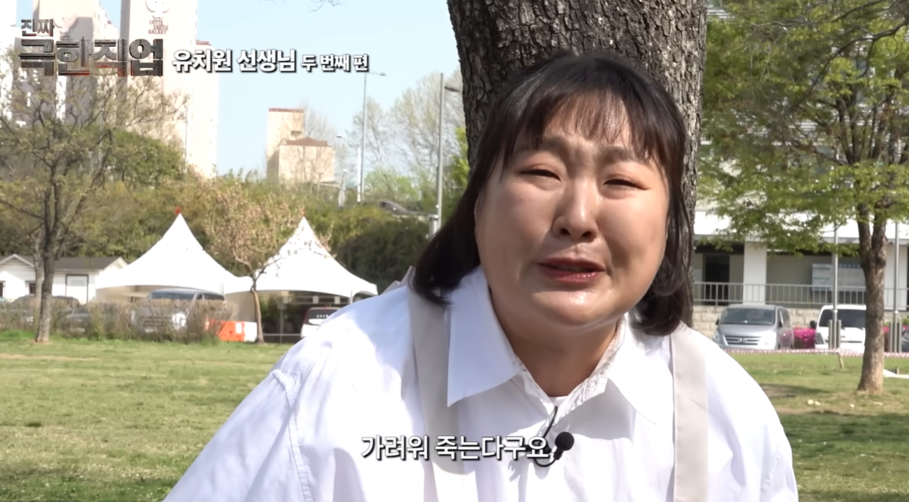 노란 수영복에 섹시한 몸매 어필하는 존예 처자