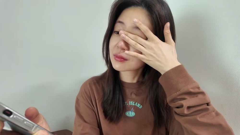 노란 수영복에 섹시한 몸매 어필하는 존예 처자