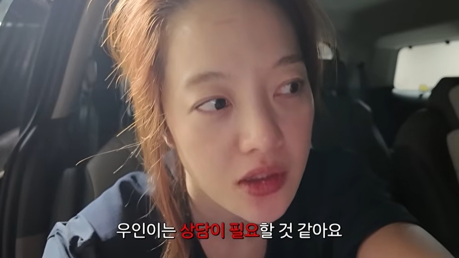 노란 수영복에 섹시한 몸매 어필하는 존예 처자