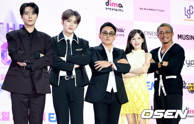 노란 수영복에 섹시한 몸매 어필하는 존예 처자