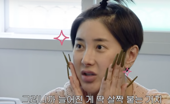 노란 수영복에 섹시한 몸매 어필하는 존예 처자