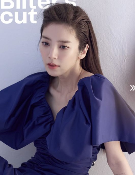 노란 수영복에 섹시한 몸매 어필하는 존예 처자