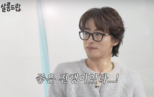 노란 수영복에 섹시한 몸매 어필하는 존예 처자