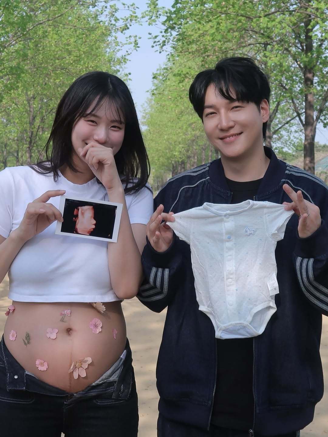 노란 수영복에 섹시한 몸매 어필하는 존예 처자