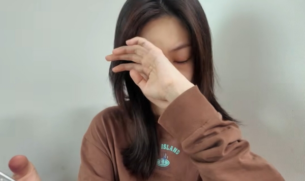 노란 수영복에 섹시한 몸매 어필하는 존예 처자