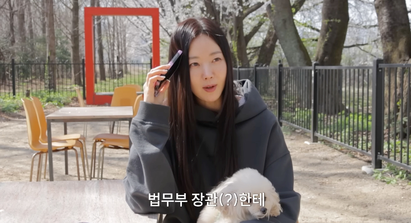 노란 수영복에 섹시한 몸매 어필하는 존예 처자